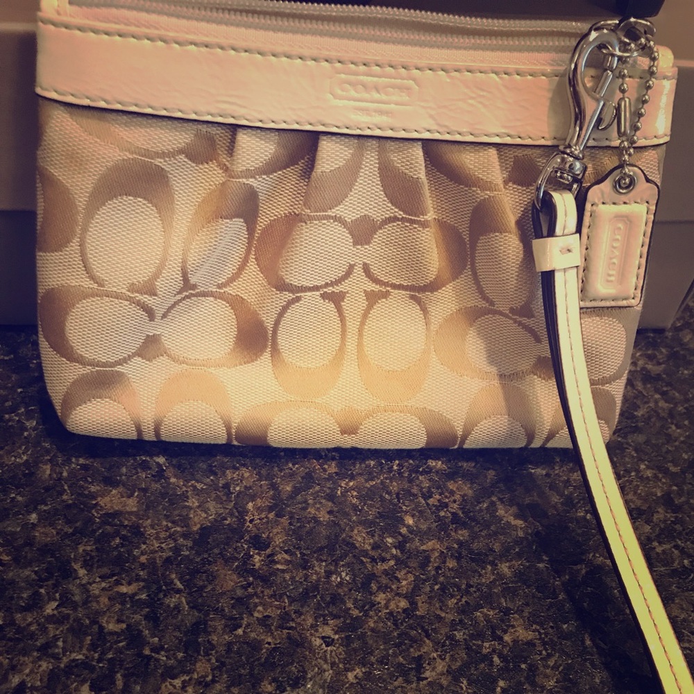 White/tan coach wristlet